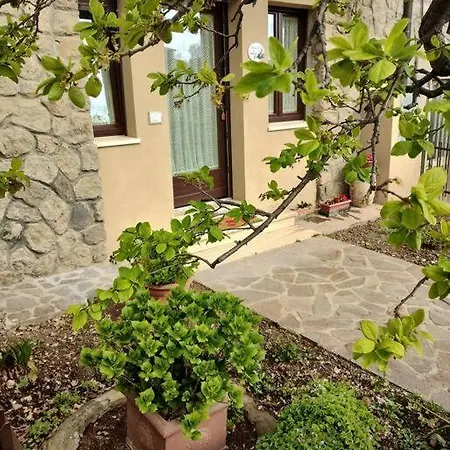 La Casina Di Nonna Giulia Apartment *